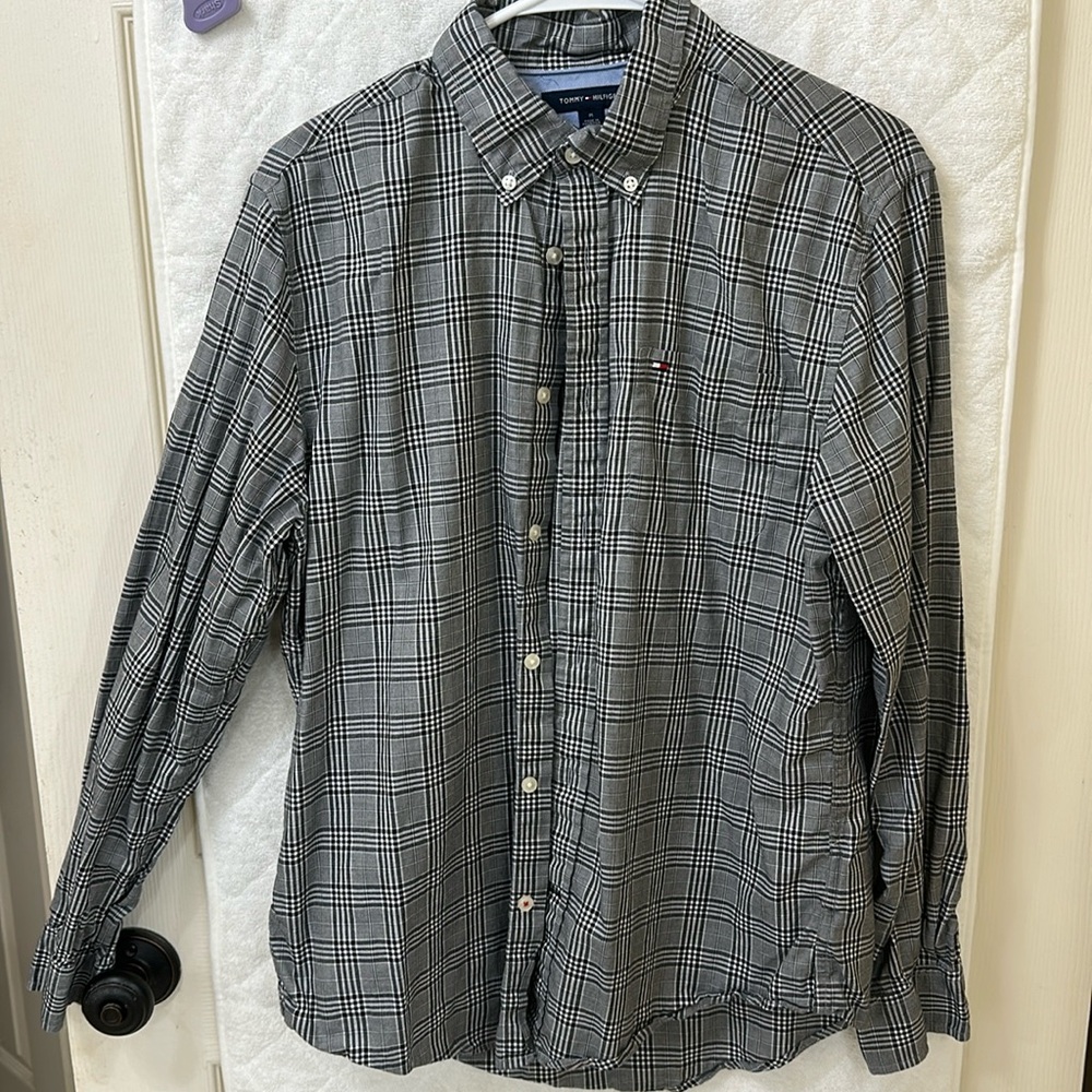 Men’s Tommy Hilfiger size M gray/black plaid, long sleeve button-down shirt